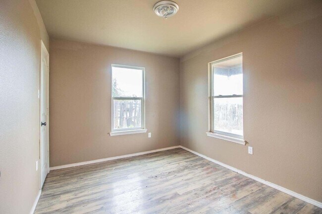 Building Photo - 1808 E Auburn St