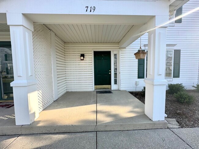 Building Photo - 719 Fieldcrest Dr