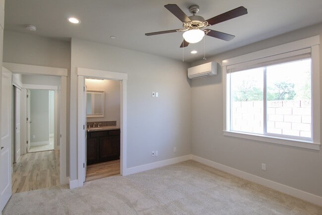 Building Photo - 1392 Bonhurst Dr