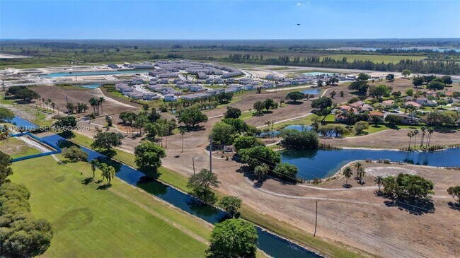 Building Photo - 2425 SE 28th Dr