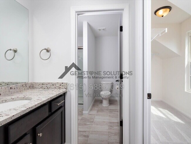 Building Photo - 631 Silva Ln
