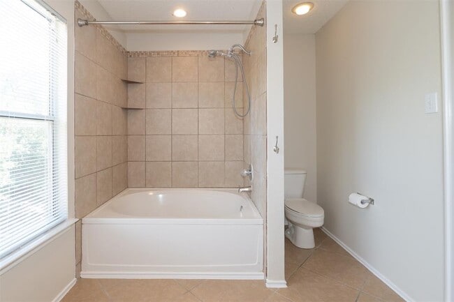 Building Photo - 2510 Stapleford Dr