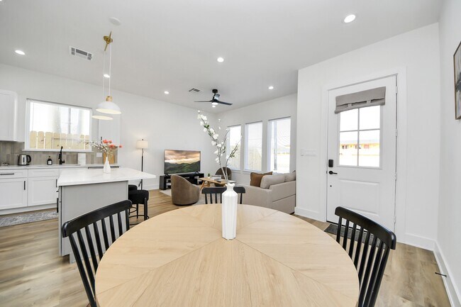 Building Photo - 3907 Maggie St