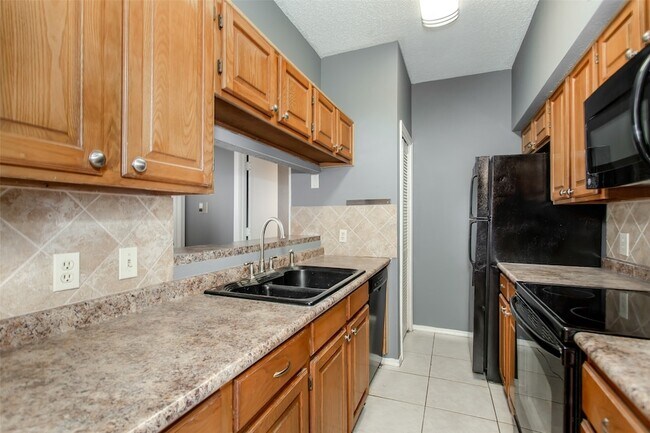 Building Photo - 7151 Gaston Ave