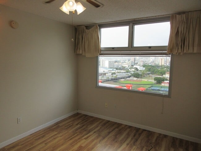Building Photo - 1133 Waimanu St