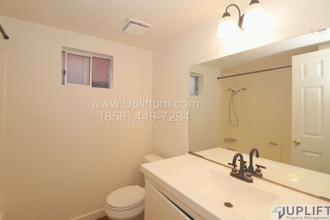 Building Photo - 4 Bed 3 Bath House in Spring Valley w/ Washer + Dryer and 2-Car Garage