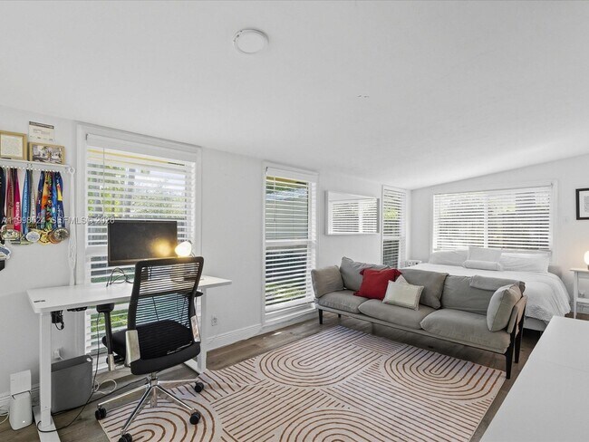 Building Photo - 2648 NE 26th Ave