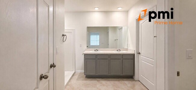 Building Photo - Stunning 5-Bedroom single family Home in Tavares | Spacious Layout & Modern Comforts