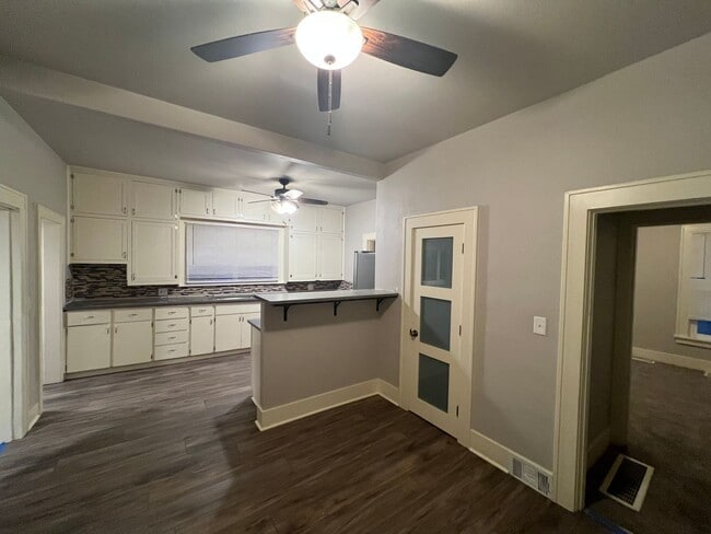 Building Photo - 305 SE Everett St