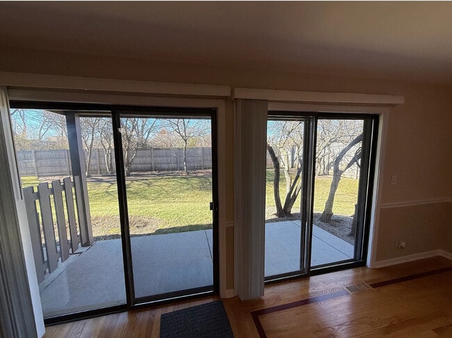 Building Photo - 2950 Northampton Dr