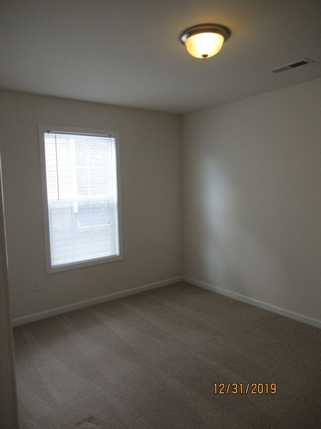 Building Photo - 220 Roudabush Dr NW