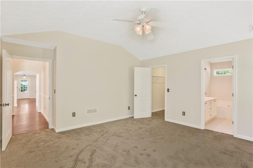 Building Photo - 328 White Oak Way