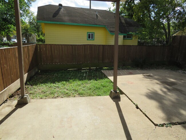 Building Photo - 5010 Walker St