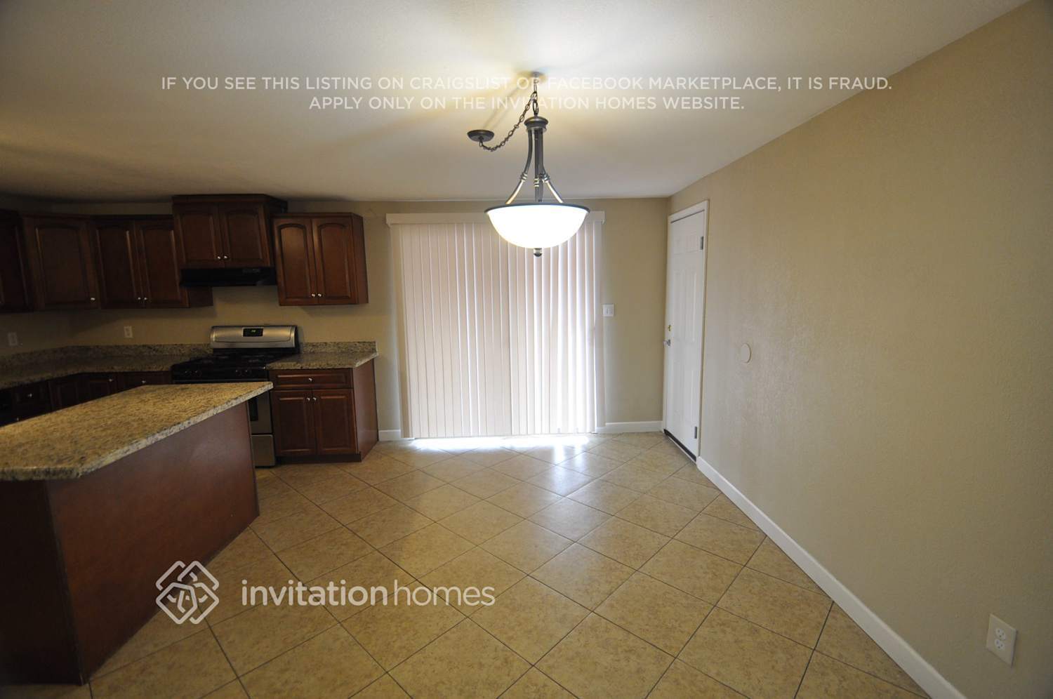 Building Photo - 3643 E Surrey Ave