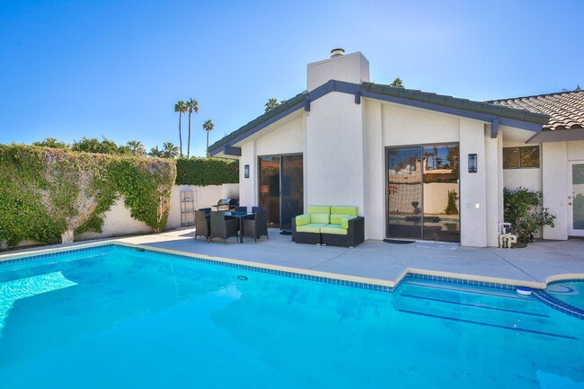 Building Photo - 37723 Peacock Cir