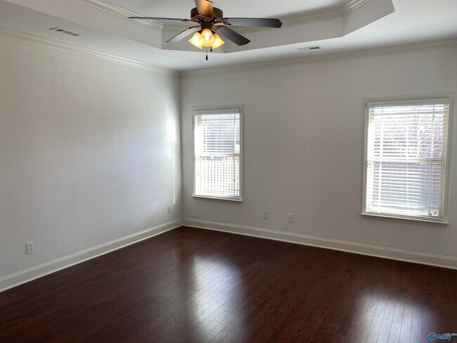 Building Photo - 3015 Hampstead Dr SE