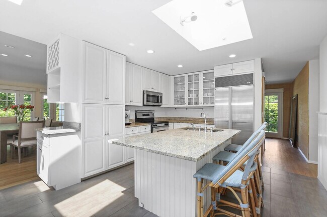 Building Photo - 5 Ranch Ct