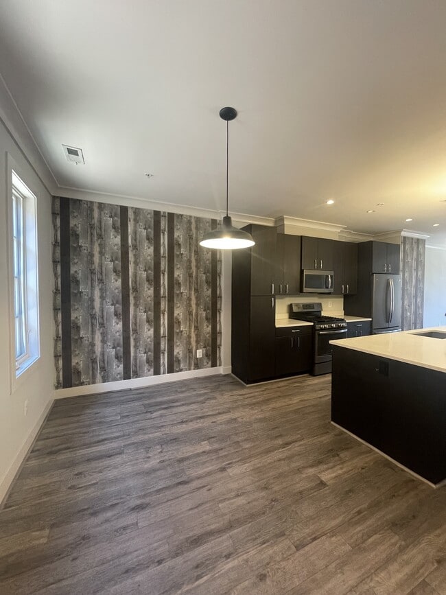 Building Photo - 918 N Buchanan St