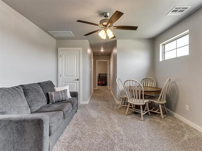 Building Photo - 1391 Hickory Trl