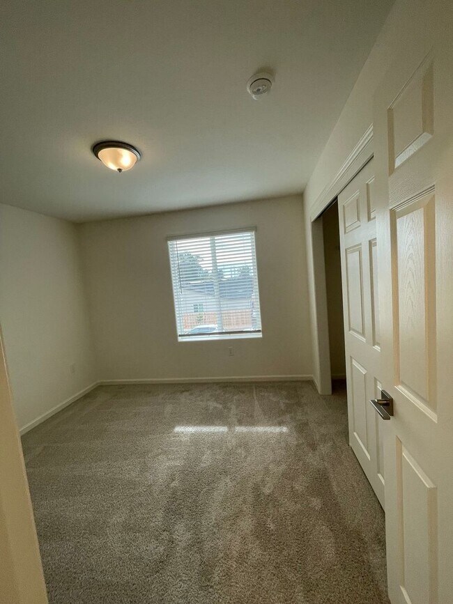 Building Photo - Spacious Modern Family Home in Prime Fresno Location!