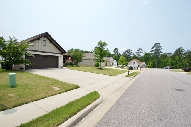 Building Photo - Immaculate 3BR/2BA Home in The Estates – P...