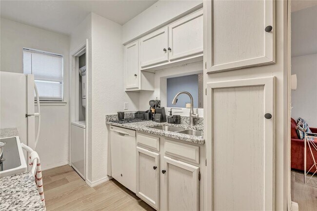 Building Photo - 11409 Springhollow Rd