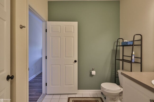 Building Photo - Bright, spacious 2-bedroom / 2-bath condo available now!