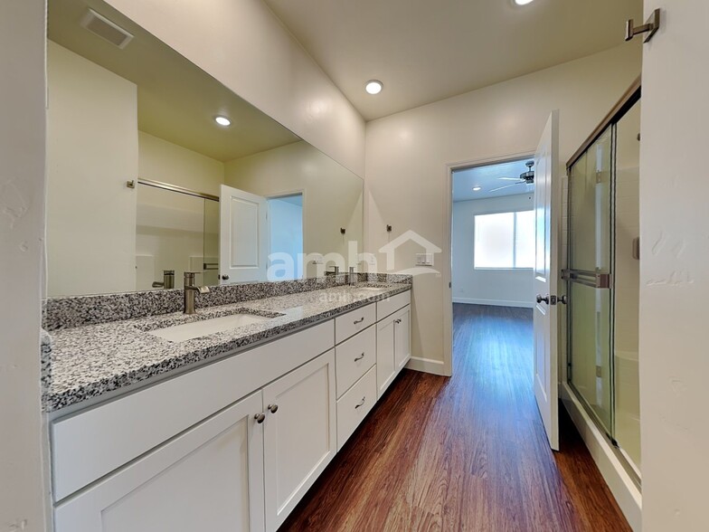 Building Photo - 5124 W Milliron Dr