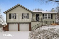 Building Photo - 2116 NE Cromwell St