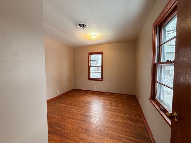 Building Photo - 3 Bedroom house in Rockwell City $850