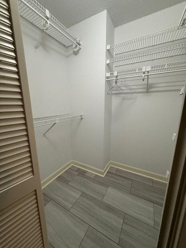 Building Photo - Single Family 3/2