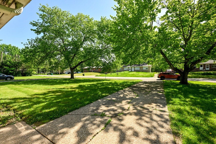 Building Photo - 3287 Delray Ave NW