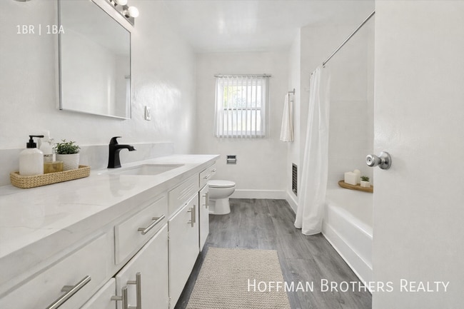 Building Photo - 5318 Radford Ave