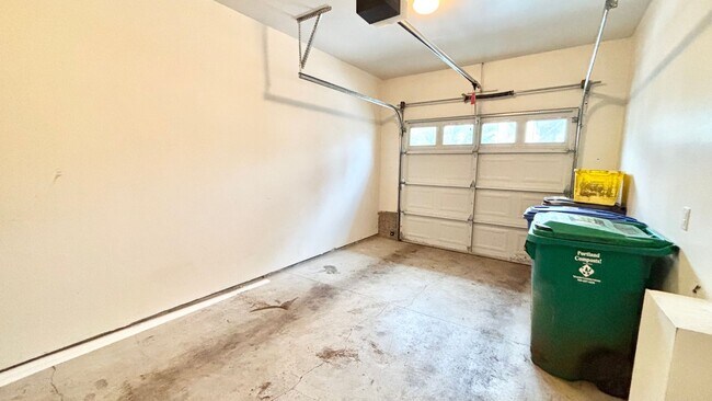 Building Photo - N0611