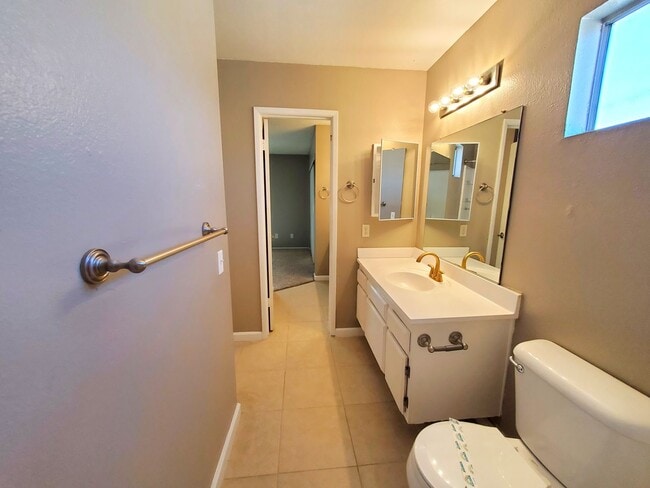 Building Photo - Nice 2-Story 2-Bedroom Condo Available in Grand Terrace!