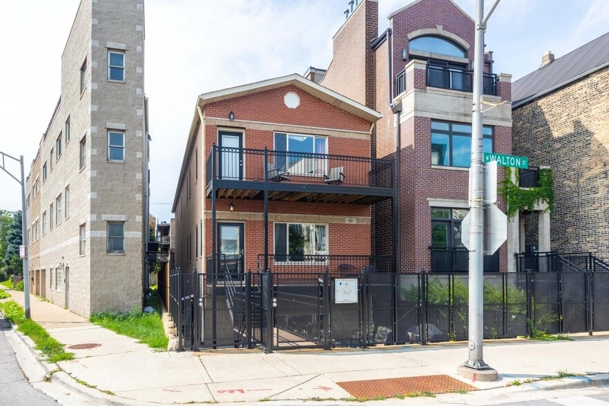 Building Photo - 1327 W Walton St