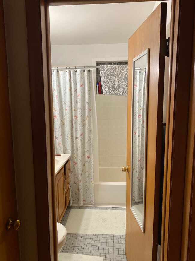 Building Photo - 5000 N Austin Ave