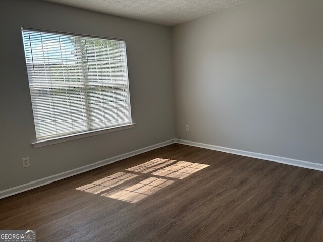 Building Photo - 10650 Daisy Cove