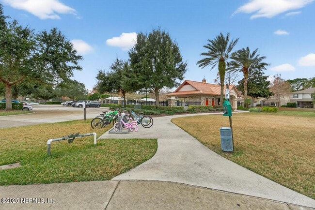 Building Photo - 411 Walnut Dr