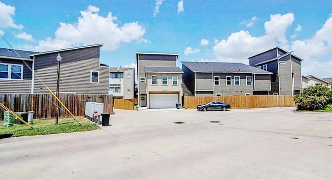 Building Photo - 5313 Ave J-