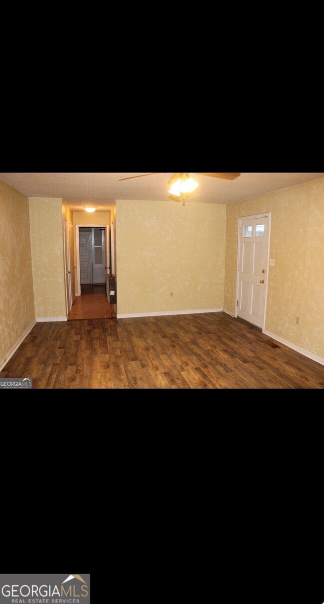 Building Photo - 656 Villa Esta Ave