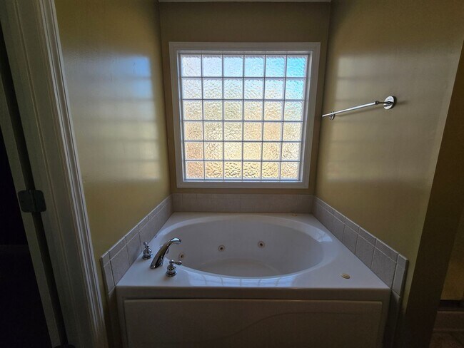 Building Photo - 36 Randolph St