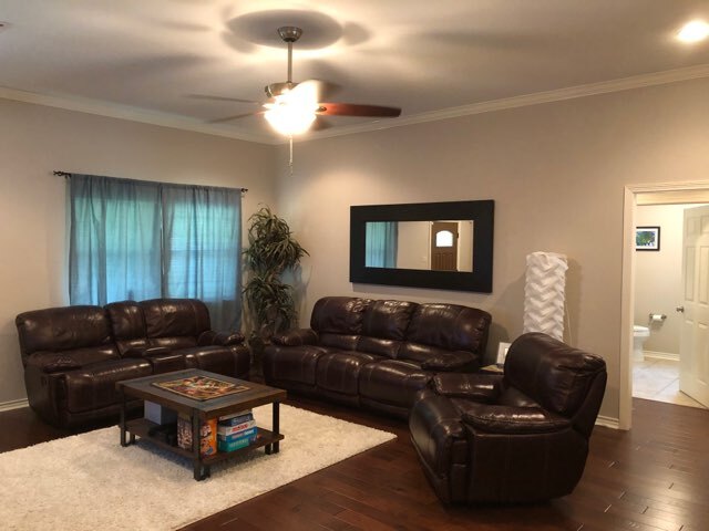 Building Photo - 129 Old Angleton Rd