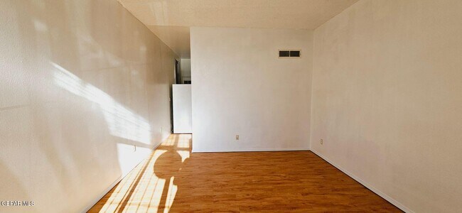 Building Photo - 1311 E San Antonio Ave