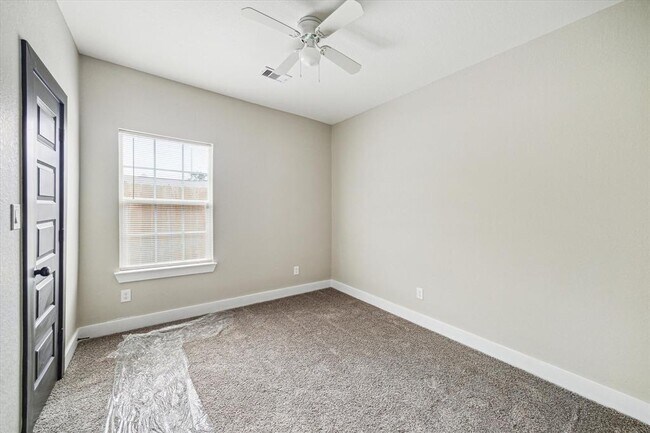 Building Photo - 301 Owens St