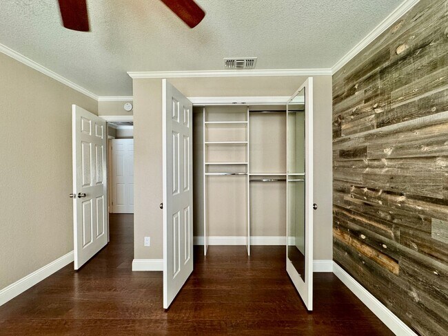 Building Photo - SINGLE STORY RESORT STYLE LIVING IN GRANIT...