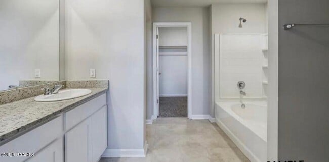 Building Photo - 121 Autumn Dr