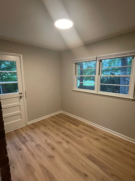 Office space - 2112 Kilburn Rd