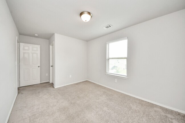 Building Photo - 20715 Southern Wds Blvd