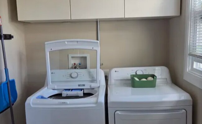 Building Photo - Spacious & Updated 2 BR / 1 BA Home in North Oakland – Move-In Ready!